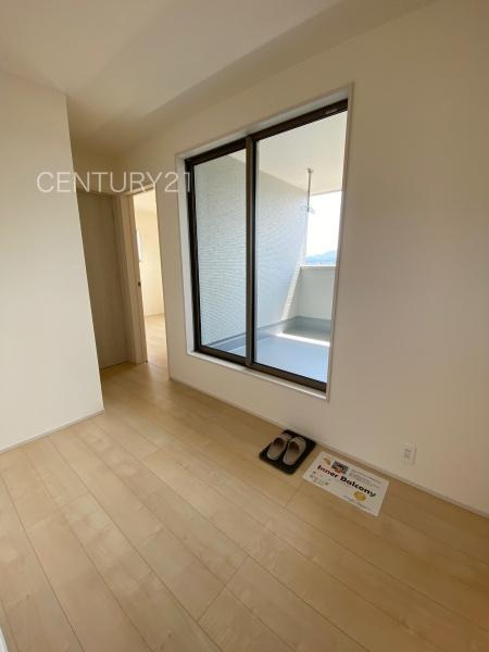 甘楽白倉 2号棟のその他|動線の良い広い２階ホール。
２階ホールからバルコニーに出られますので洗濯物を干すときに便利です。