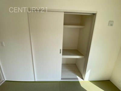 【収納】 | 第2前橋川曲 2号棟 | 和室の収納はお布団も収納し易い仕切り棚付きです。