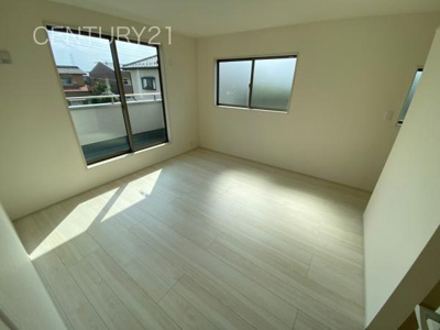 【洋室】 | 第2前橋川曲 2号棟 | ２面採光の明るい洋室です。