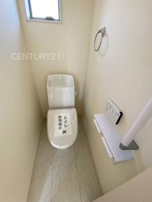 【トイレ】 | 第2前橋川曲 2号棟 | ２階トイレです。
温水シャワー洗浄機能付き。
手摺り付きです。