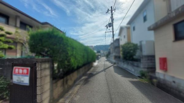 和歌山市紀三井寺　中古戸建の前面道路含む現地写真