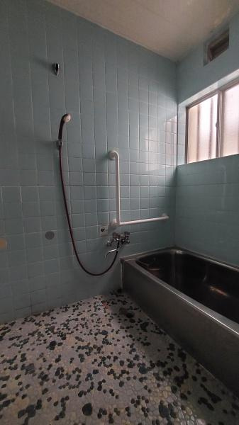 和歌山市紀三井寺　中古戸建の浴室