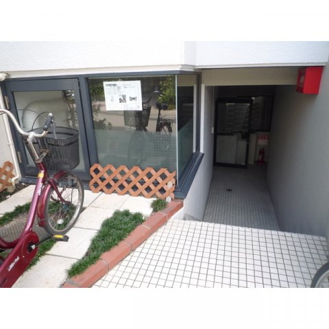 岐阜市玉姓町１丁目の店舗事務所のエントランス