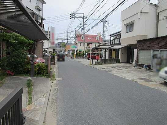 【前面道路含む現地写真】
