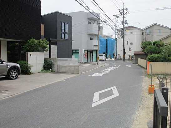 【前面道路含む現地写真】