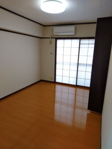 シャトー東山の居間・リビング