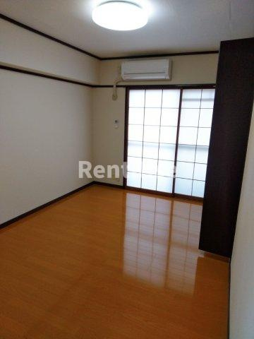 シャトー東山の居間・リビング