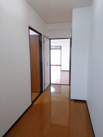 シャトー東山の居間・リビング