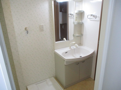 【独立洗面台】 | ファミールマンションひらた | 写真は別のお部屋となっております。