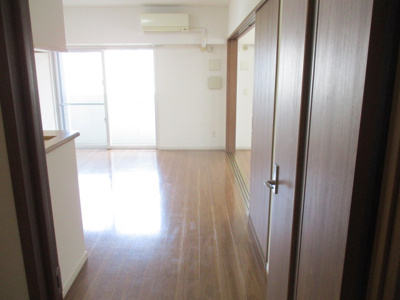 【居間・リビング】 | ファミールマンションひらた | 写真は別のお部屋となっております。