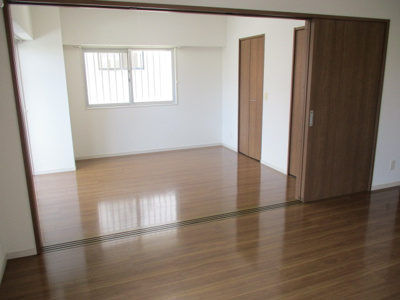 【居間・リビング】 | ファミールマンションひらた | 写真は別のお部屋となっております。