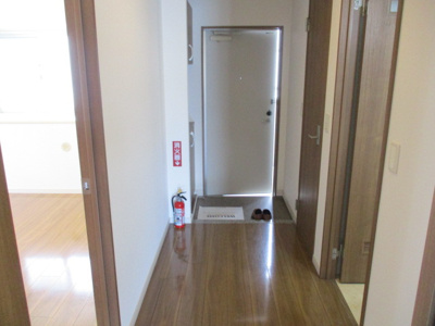 【玄関】 | ファミールマンションひらた | 写真は別のお部屋となっております。