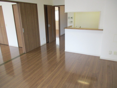 【居間・リビング】 | ファミールマンションひらた | 写真は別のお部屋となっております。