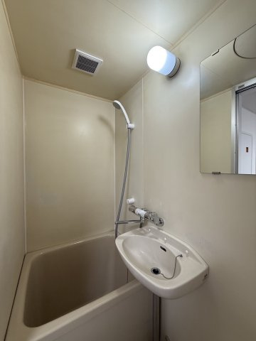 【 仲介手数料無料対象物件 】エクセレント櫛原の浴室|コンパクトで使いやすいお風呂です