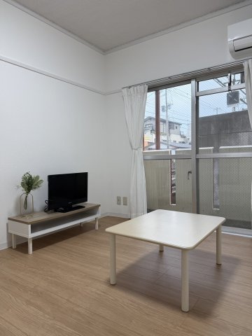 【 仲介手数料無料対象物件 】エクセレント櫛原の洋室|明るくてキレイな洋室