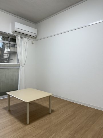 【 仲介手数料無料対象物件 】エクセレント櫛原の洋室|エアコンもあるので快適