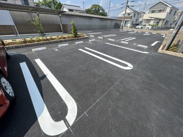 ルニＶの駐車場