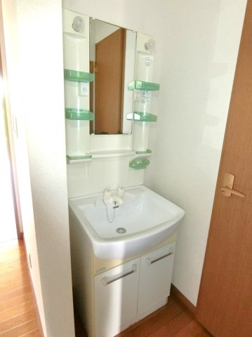 剣英館Ⅱの独立洗面台