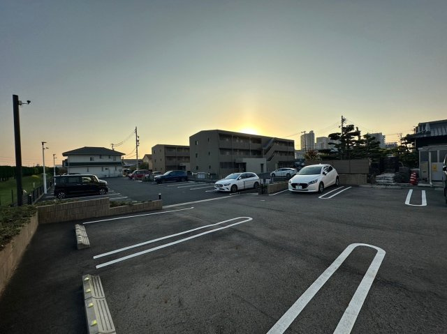 Villa浄水 の駐車場