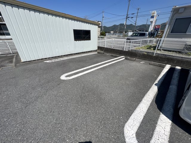 メゾン・エトワールの駐車場