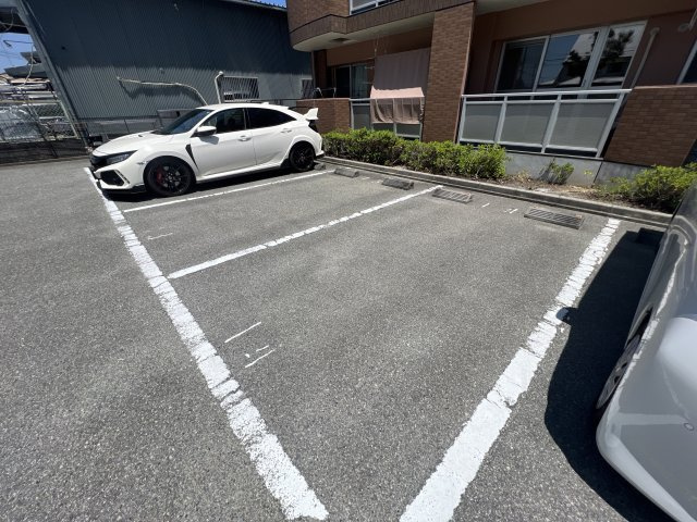 メゾン・ド・フレールの駐車場