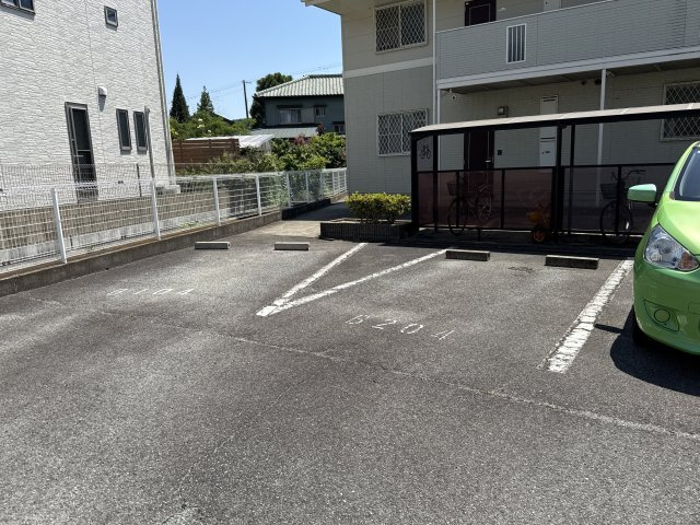 エスポワールドミールＢの駐車場