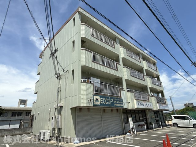 パインコートの外観
