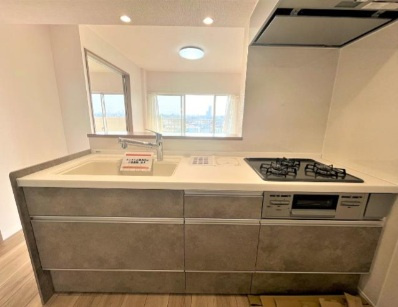 グリーンパーク鳩ケ谷Bのキッチン|コンパクトなキッチンで掃除もラクラク