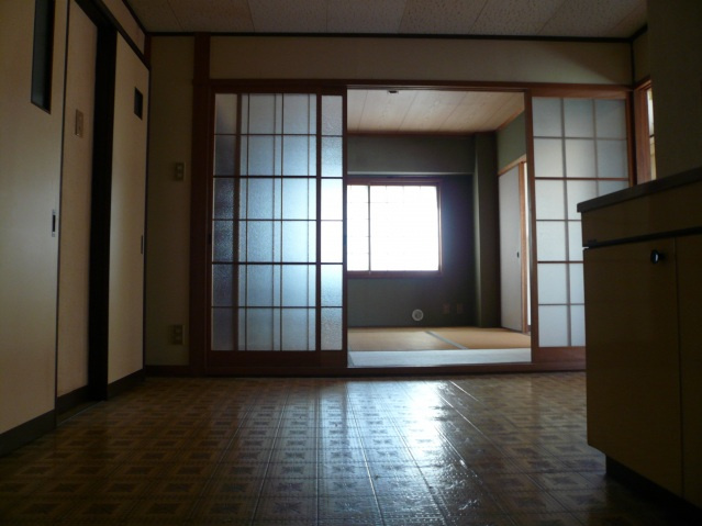 サンコーポラスの居間・リビング|こちらの居間で趣味の時間をお楽しみください