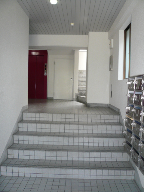 第1上田尾ビルのエントランス|毎日通るエントランスはこのようになっています