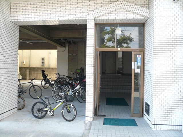 第1上田尾ビルのエントランス|エントランスです