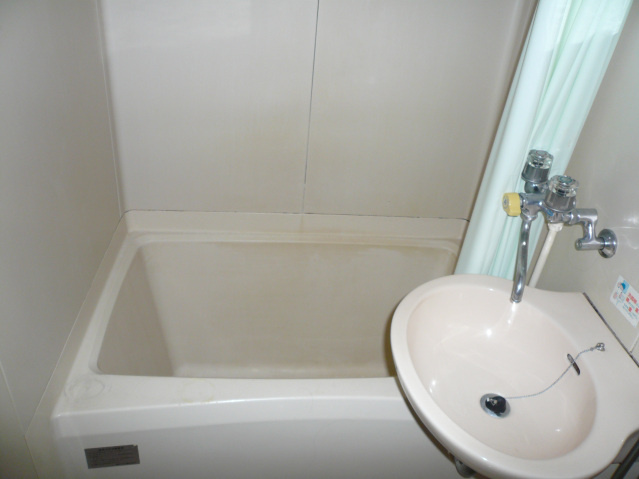 第1上田尾ビルの浴室|コンパクトで使いやすいお風呂です