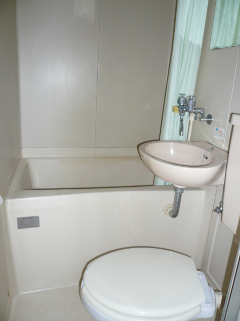 第1上田尾ビルの洗面所|明るい洗面所です