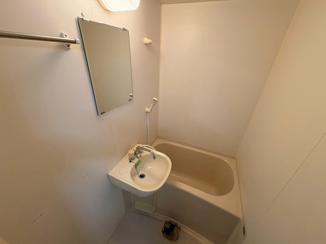 中道ビルの浴室|ゆったり過ごせるお風呂です