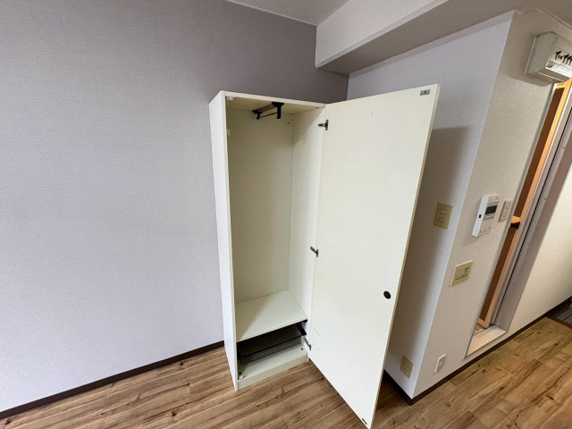 中道ビルの収納|こまごまとしたものを収納できそうですね