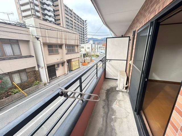 ＪＳビル祇園のバルコニー|お洗濯にも便利なバルコニー付き