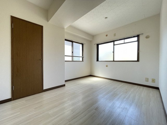 ドミール藤井の洋室