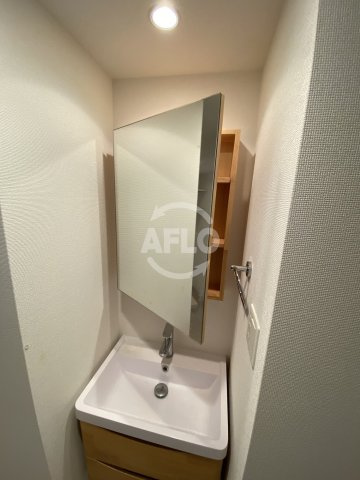 SERENiTE本町refletの洗面所|SERENiTE本町reflet（セレニテ本町ルフレ）　独立洗面化粧台