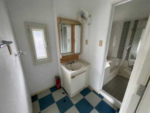 島尻郡八重瀬町字安里の中古一戸建の独立洗面台