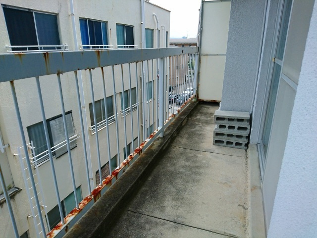 マツイビル A棟のバルコニー|バルコニー付きです