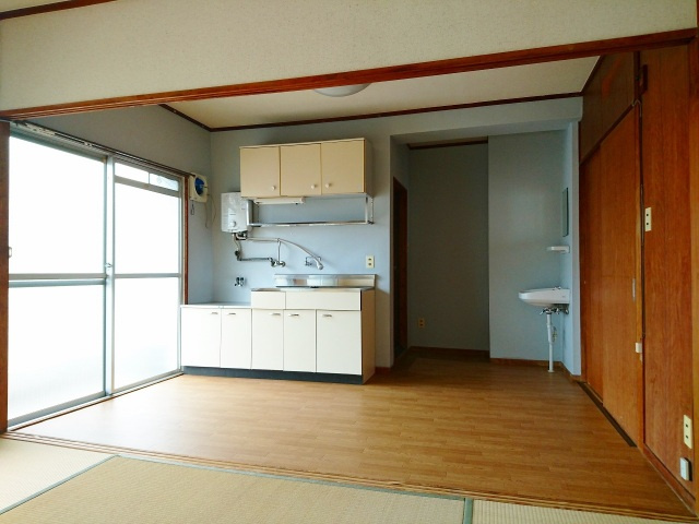 マツイビル A棟の居間・リビング|ゆったり過ごせるリビングです