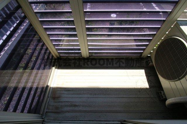 クレストコートBのバルコニー|暖かな日差しのふりそそぐバルコニー