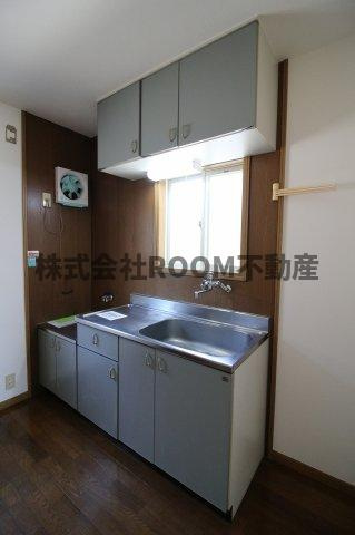 クレストコートBのキッチン|コンパクトなキッチンで掃除もラクラク