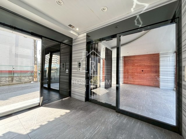 ファーストフィオーレ阿波座アクアのエントランス