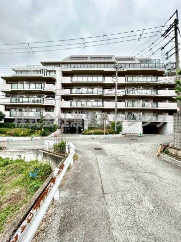 ロイヤル桃山台の外観