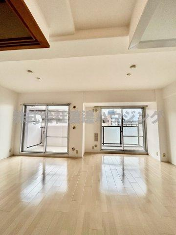 ロイヤル桃山台の居間・リビング