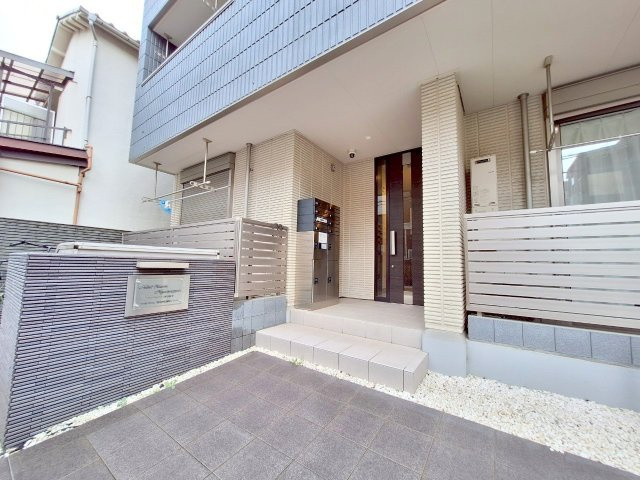 ヘーベルメゾン東日暮里のエントランス