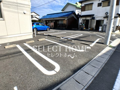 【駐車場】 | 本郷ハウス | 駐車場があるので、車を買う予定の方も安心です