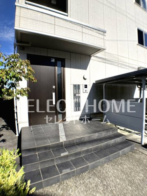 【エントランス】 | 本郷ハウス | 落ち着いたエントランスです