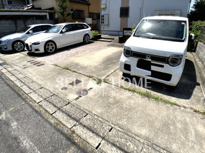 【駐車場】 | セントラル・ウッズ | 車をお持ちの方に嬉しい駐車場付きの物件です
